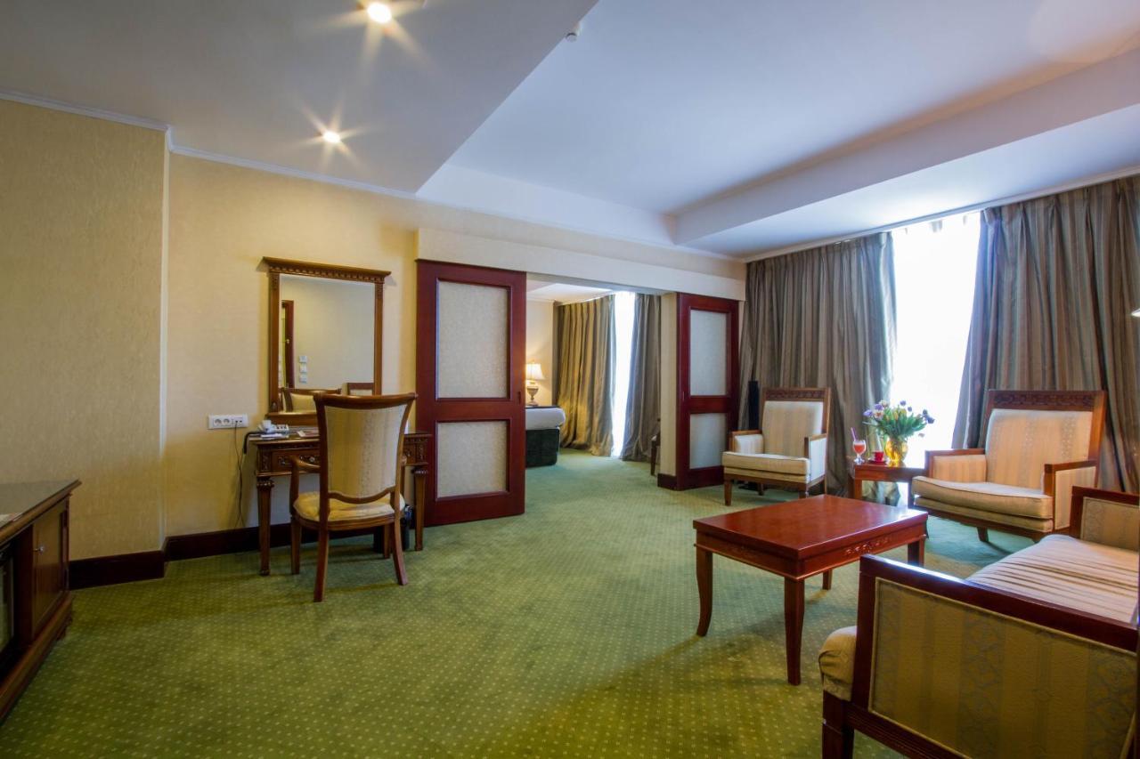 Hotel Hp Tower One Brasov Săcele Exteriör bild